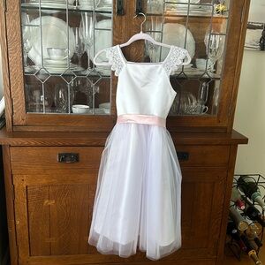 Girl’s flower girl dress. Never worn! Tags still attached & original packaging!